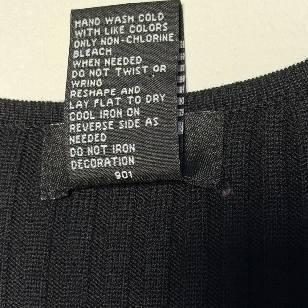 Y2K R.Q.T Black Ribbed Top - Picture 5 of 5